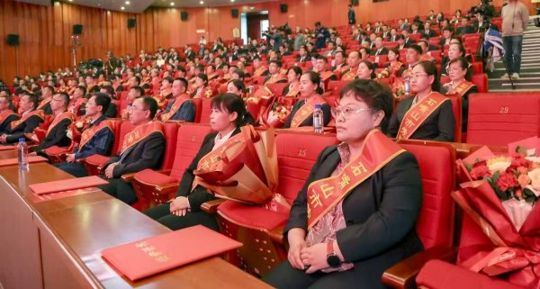 亦丰策略 石嘴山市总工会策划系列宣传活动&#32;让劳模精神和劳模技艺薪火相传